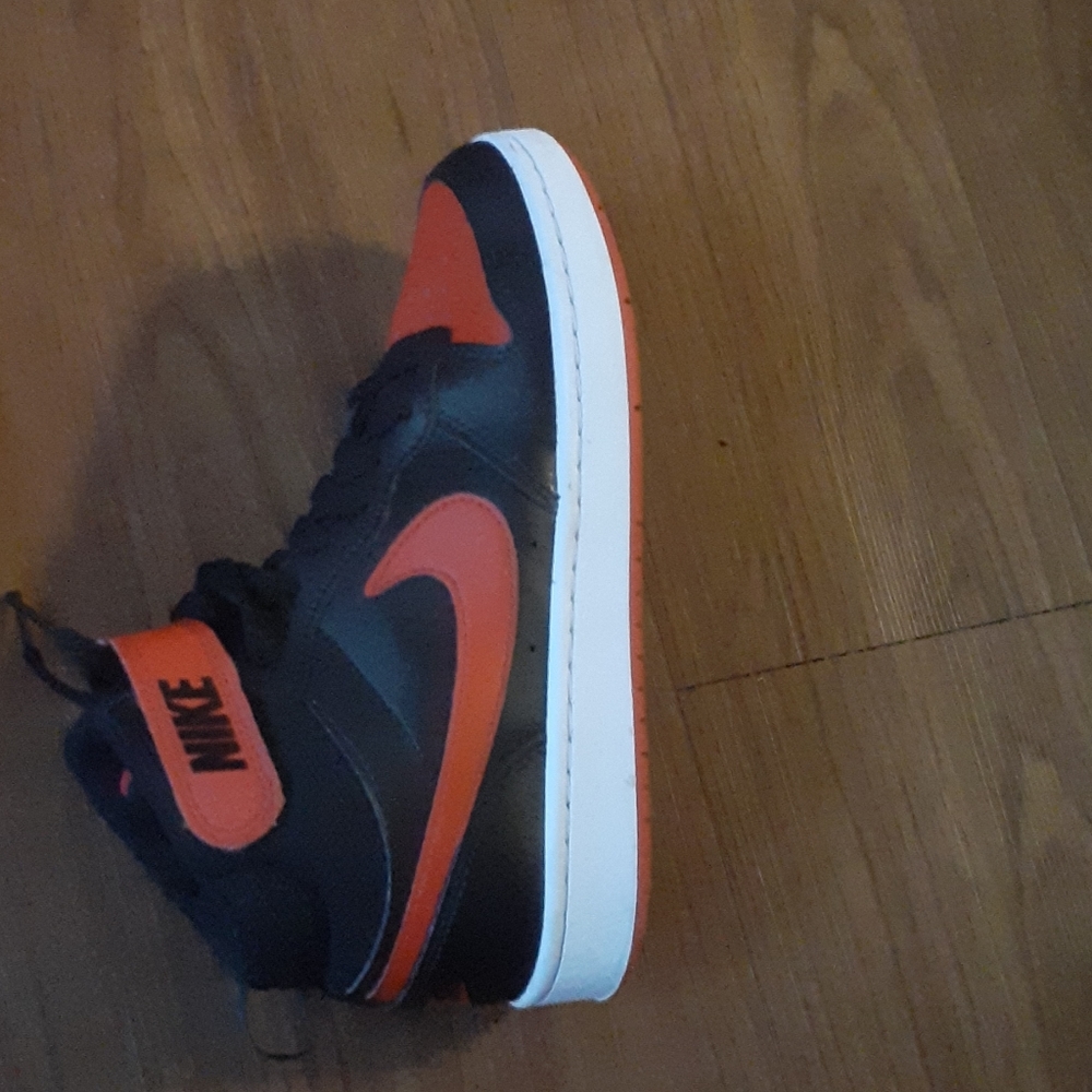 Shoes - Picture 2 of 8